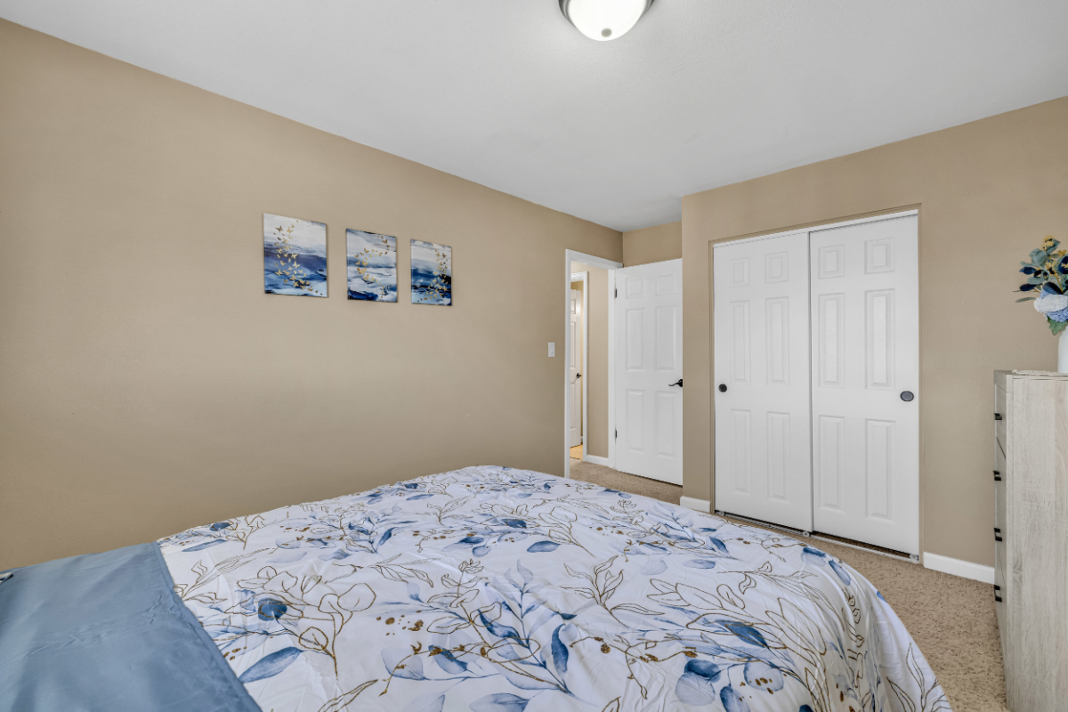 FEMALE TENENT/ ROOMMATE ONLY---Furnished Room Ideal For Travel Nurses/ Corporate Professionals: Pool - Photo 5