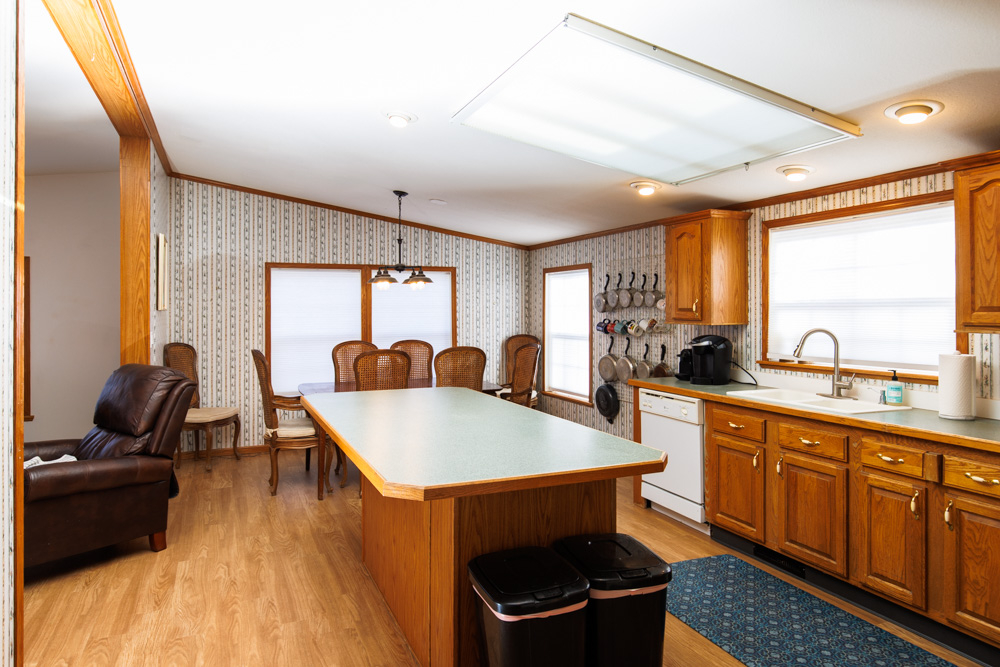 Spacious 3BR/2BA Hilltop Retreat with Stunning Views - Perfect for Travel Nurses & Professionals - Photo 2