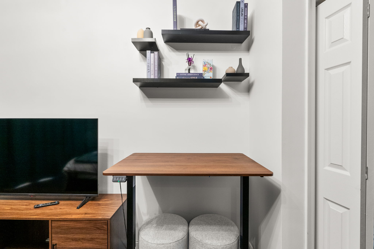 Stylish Studio Close to Metro & Downtown - Photo 9
