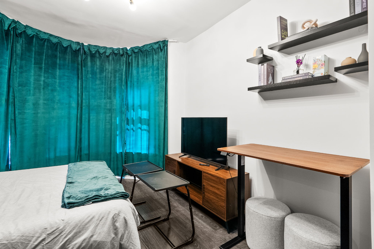 Stylish Studio Close to Metro & Downtown - Photo 8