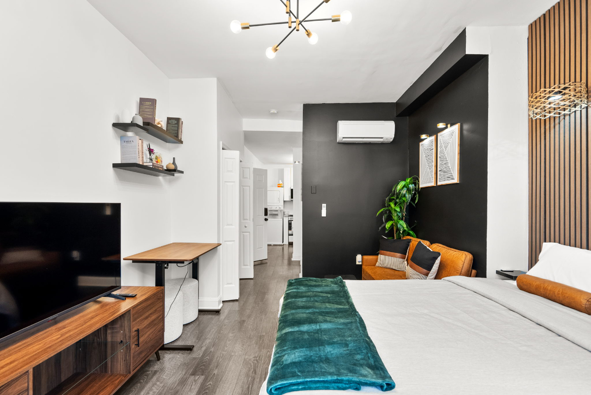 Stylish Studio Close to Metro & Downtown - Photo 10