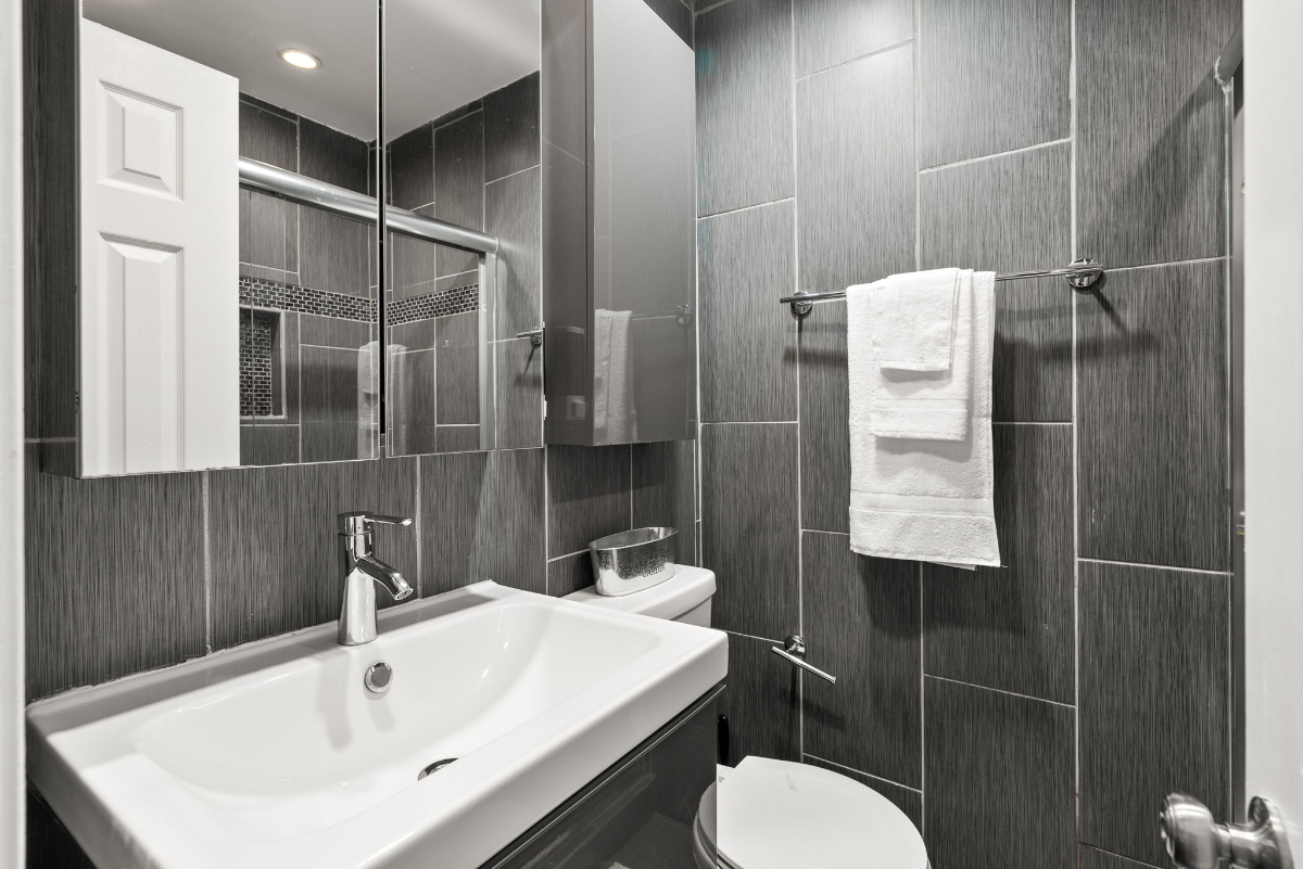 Stylish Studio Close to Metro & Downtown - Photo 12