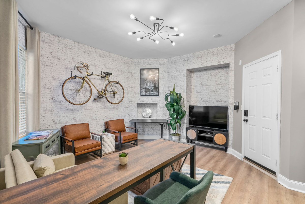 Stylish Studio Close to Metro & Downtown - Photo 1