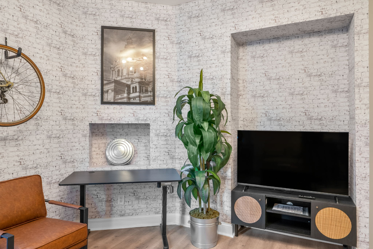 Stylish Studio Close to Metro & Downtown - Photo 6