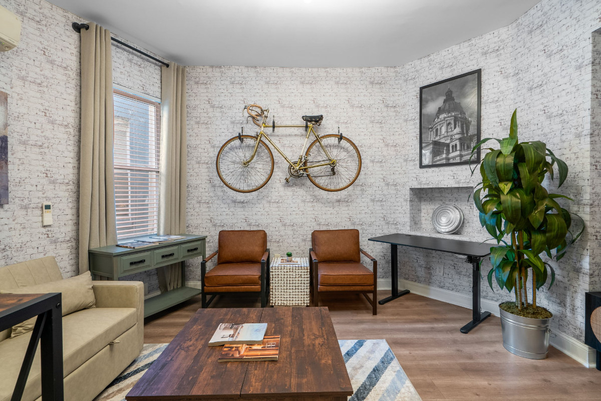 Stylish Studio Close to Metro & Downtown - Photo 8