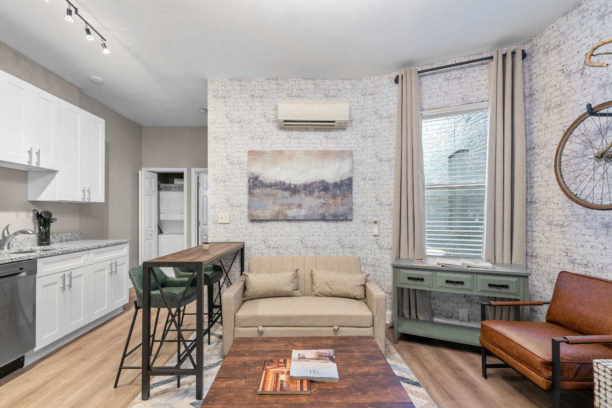 Stylish Studio Close to Metro & Downtown - Photo 9