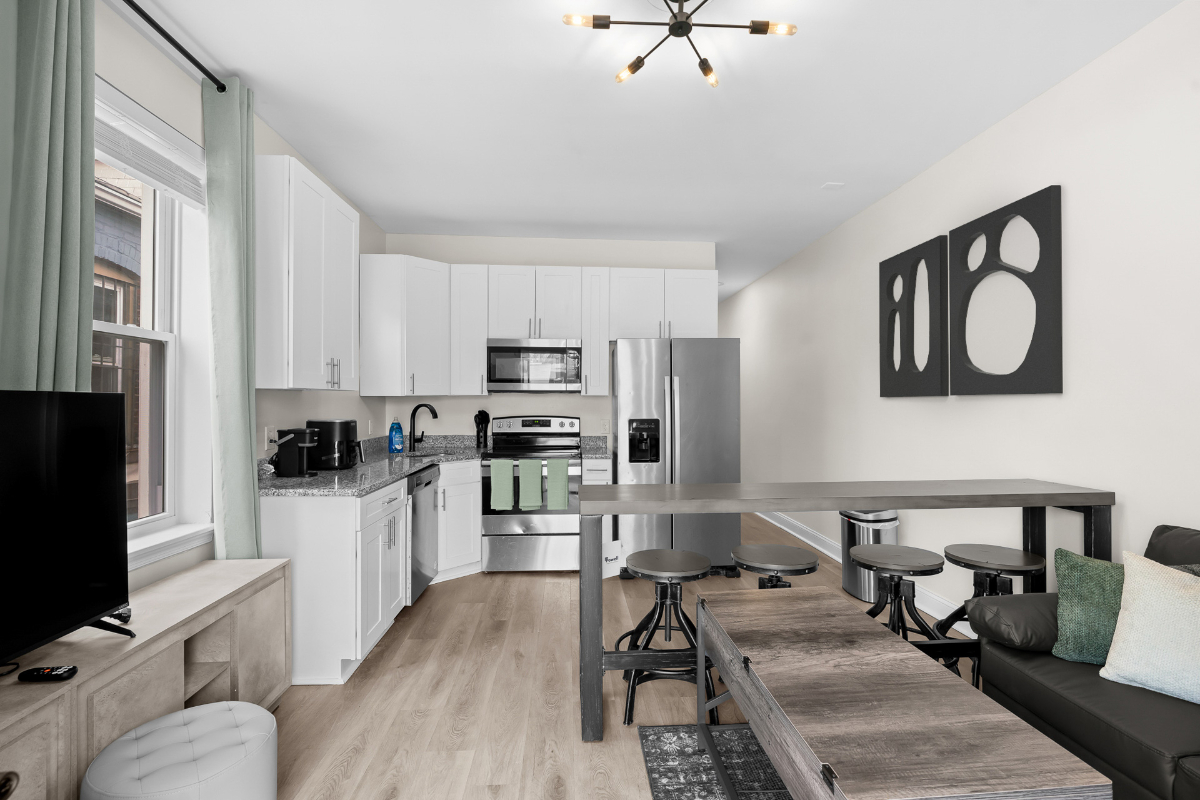 Stylish Studio Close to Metro & Downtown - Photo 1