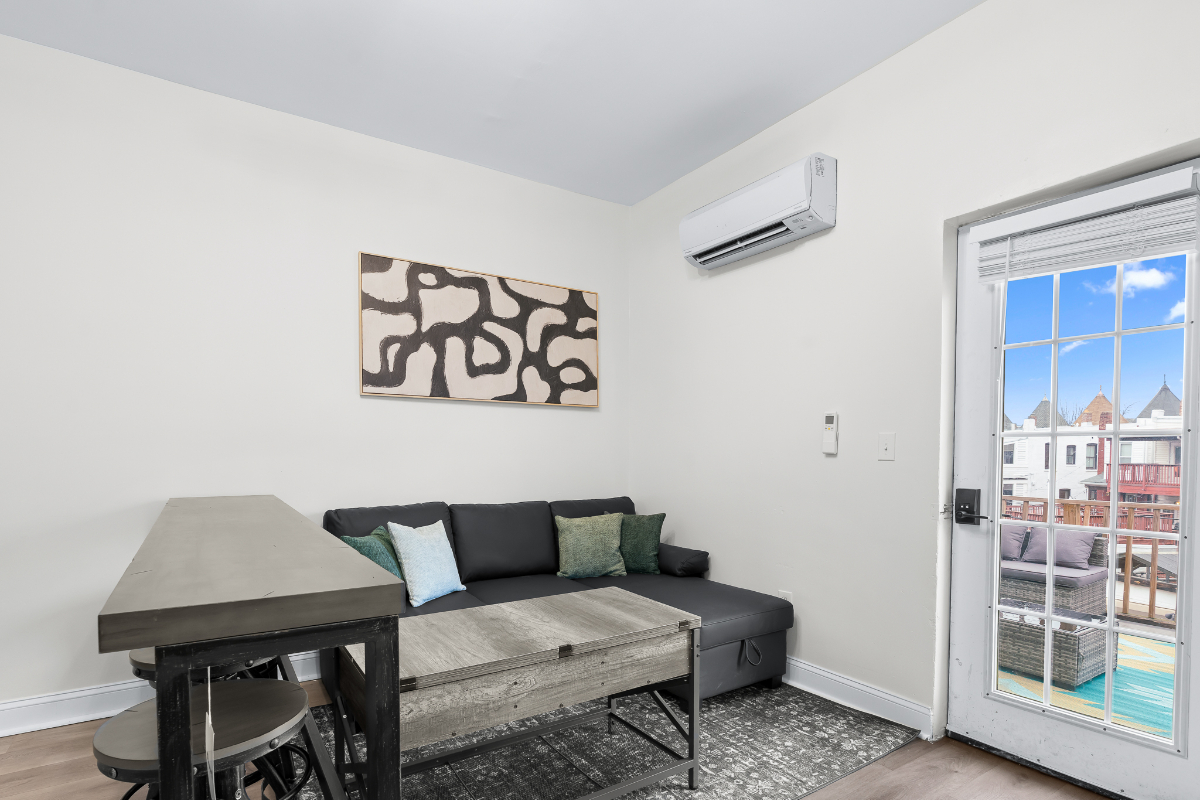 Stylish Studio Close to Metro & Downtown - Photo 10