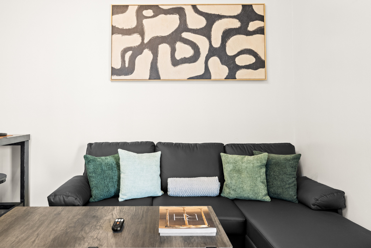 Stylish Studio Close to Metro & Downtown - Photo 7