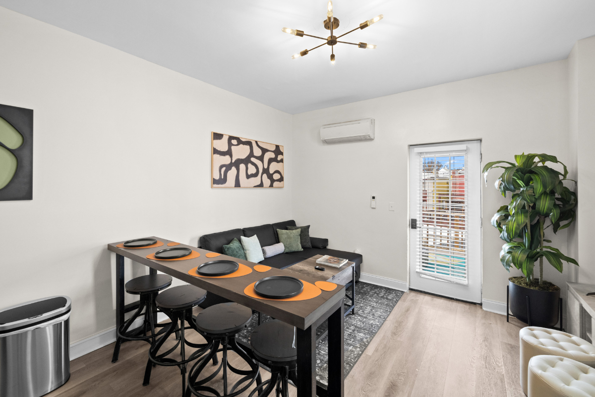 Stylish Studio Close to Metro & Downtown - Photo 12