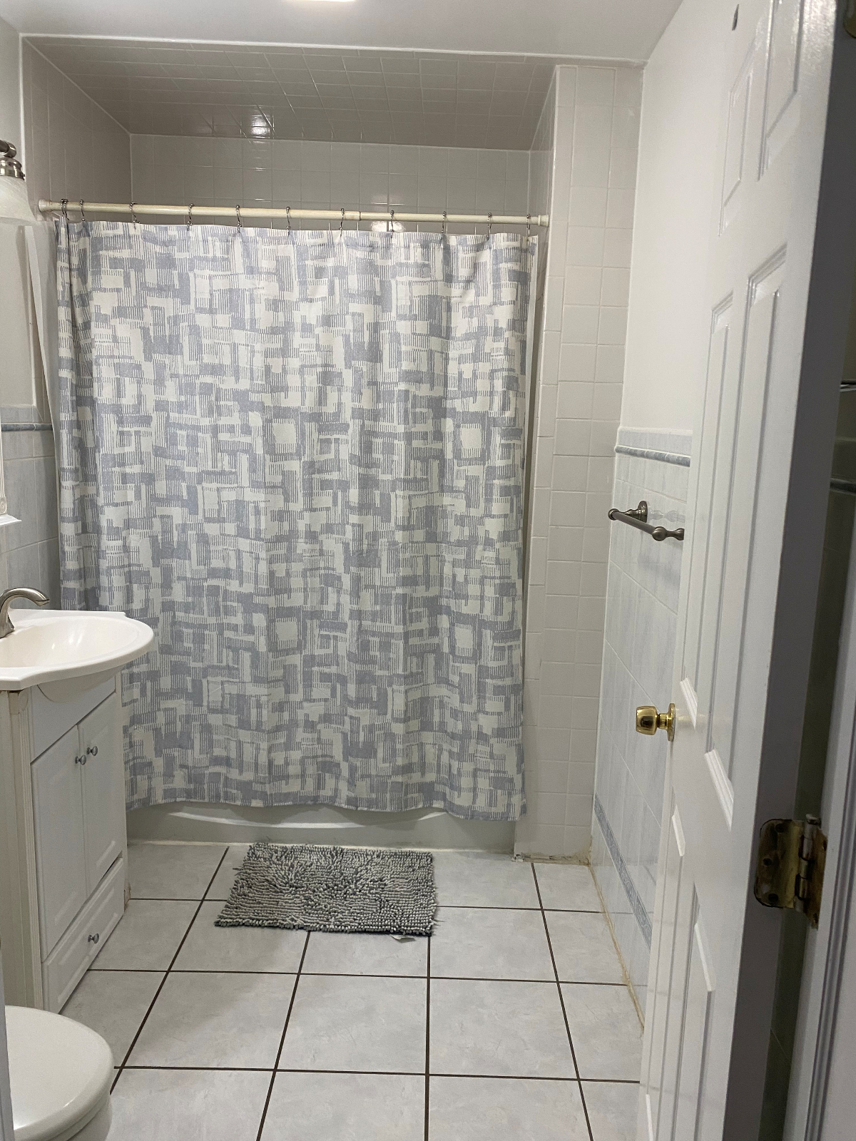 Spacious Private Suite Ideal for Traveling Nurses & Professionals - Photo 5