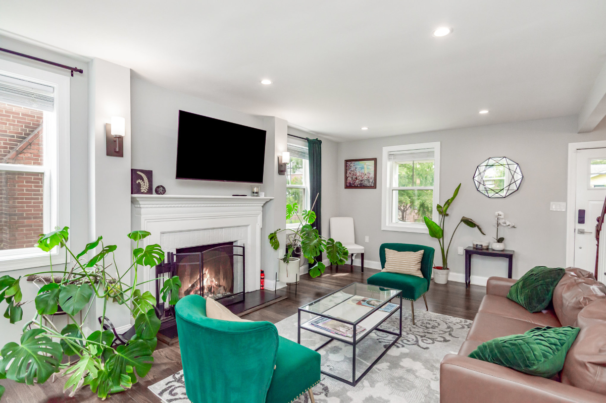 Spacious Michigan Park Home - Photo 6
