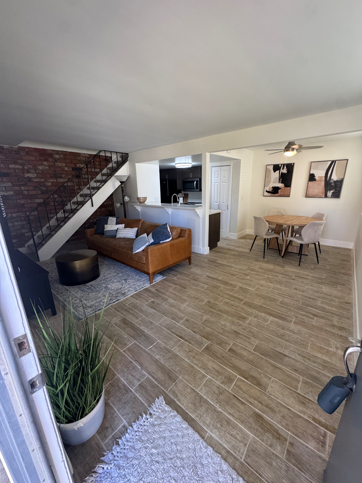 Furnished 2bedroom condo, close to sprouts & shops! - Photo 1