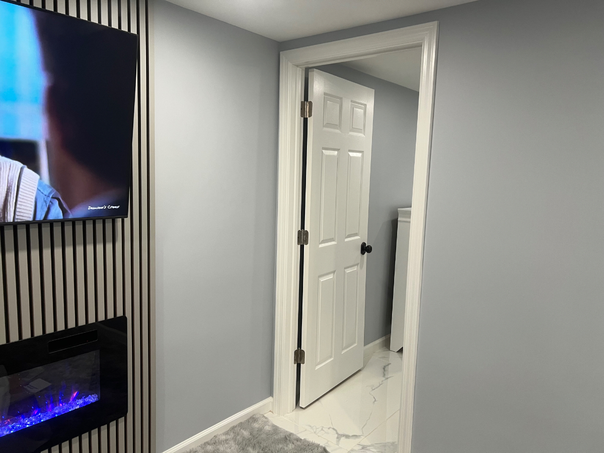 Newly Renovated Unit-Designer-inspired living. - Photo 2