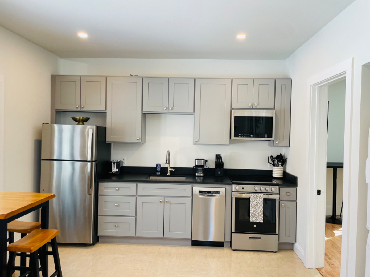 Newly remodeled 1 BED/1BATH (entire unit) - Photo 1