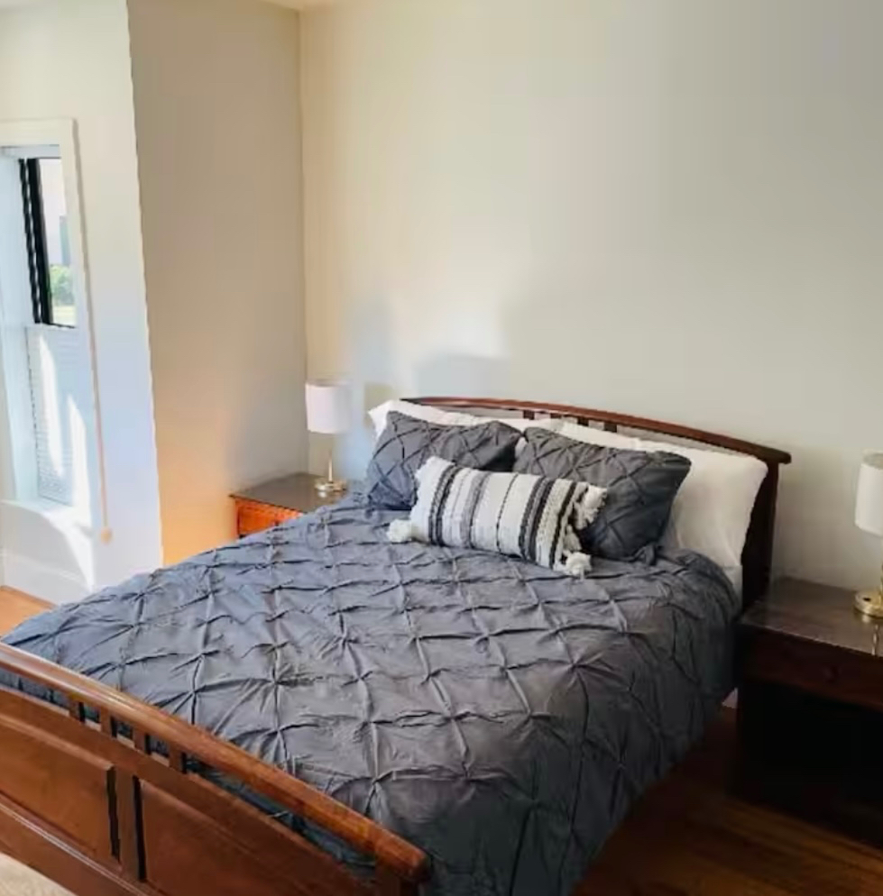 Newly remodeled 1 BED/1BATH (entire unit) - Photo 3