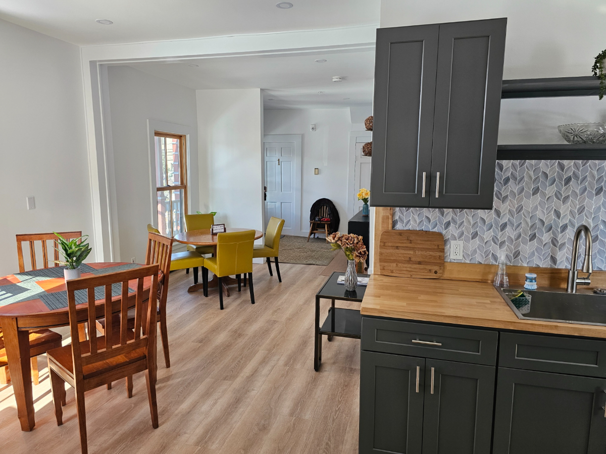 Colby Mansion Guest House - Photo 3