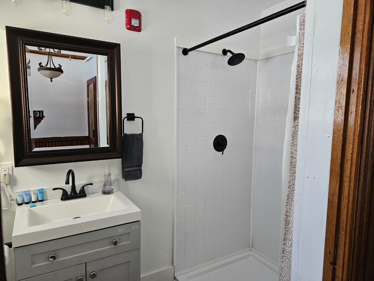 Colby Mansion Guest House - Photo 5