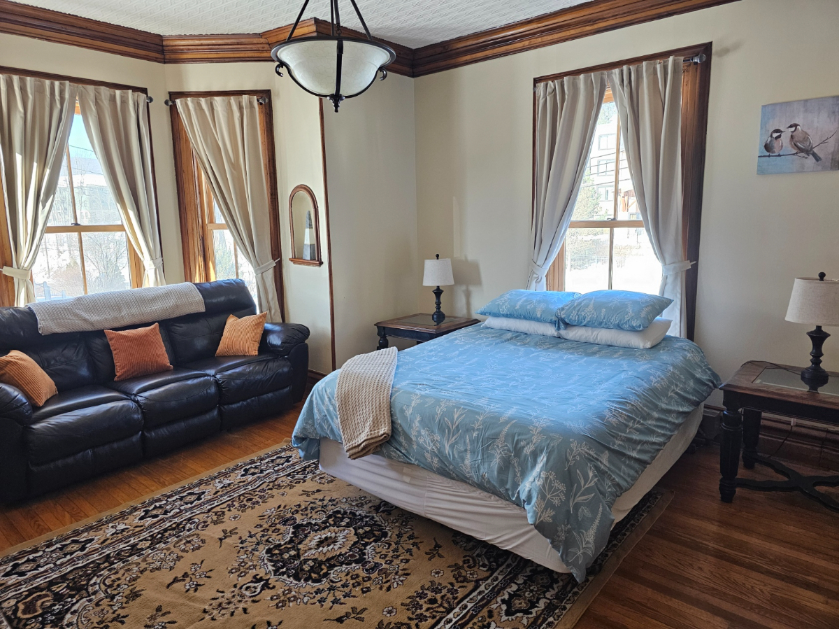 Colby Mansion Guest House - Photo 7