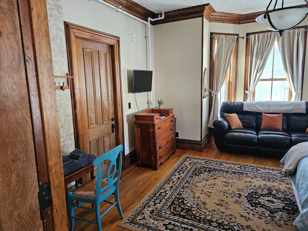 Colby Mansion Guest House - Photo 8