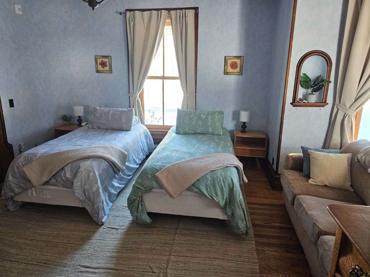 Colby Mansion Guest House - Photo 9