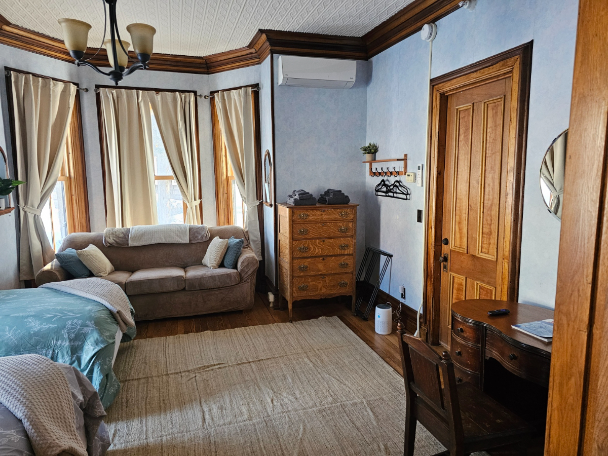 Colby Mansion Guest House - Photo 10