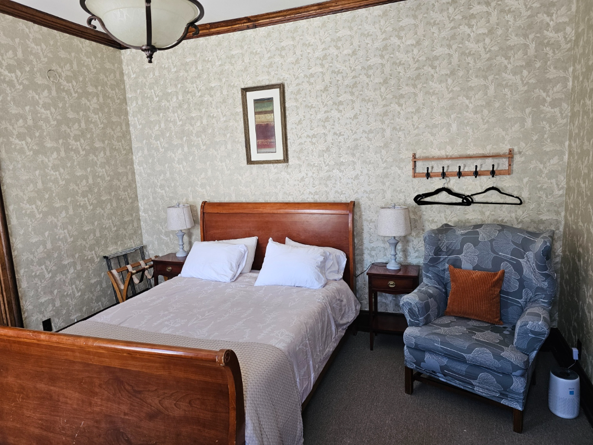 Colby Mansion Guest House - Photo 11