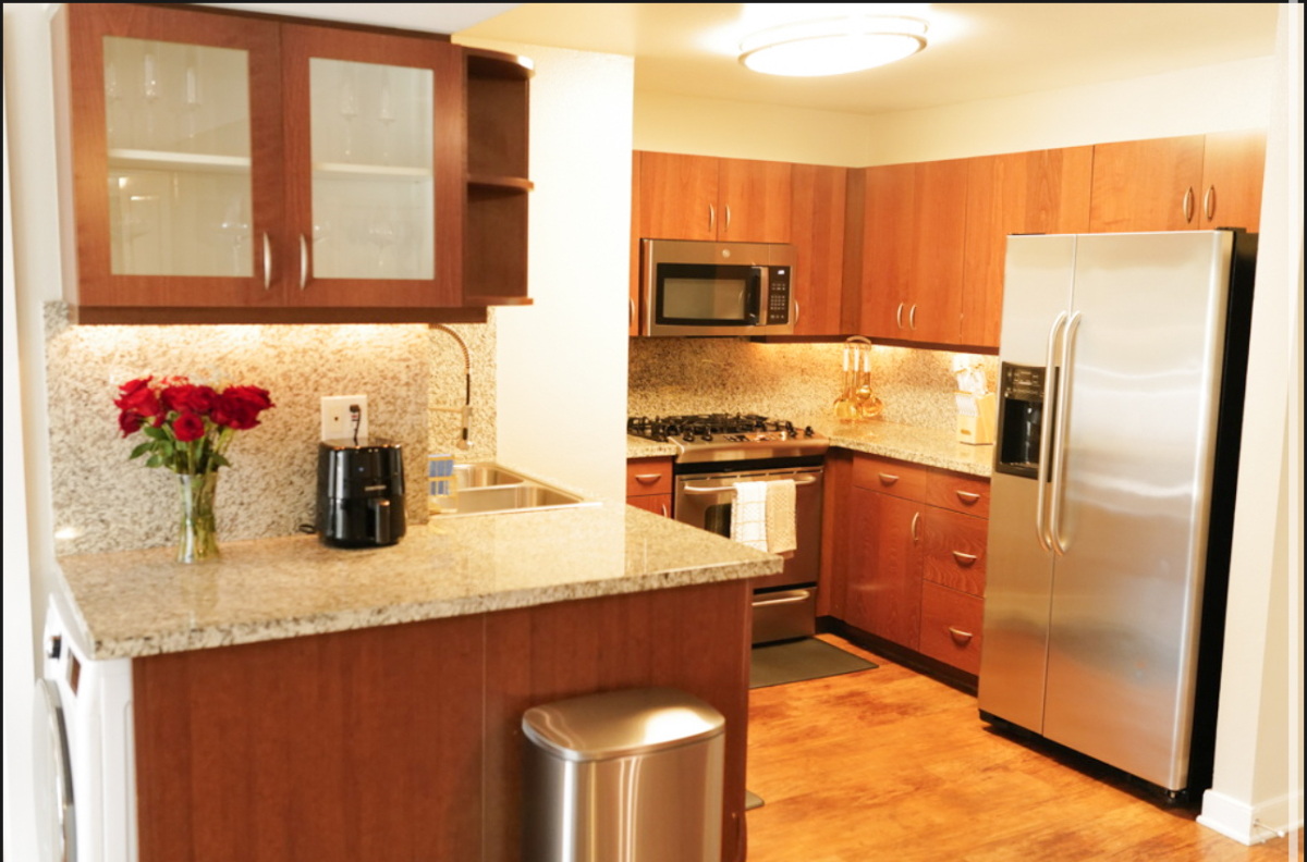 Stylish 2 bed 2 Bath Oasis In West Hollywood - Photo 6