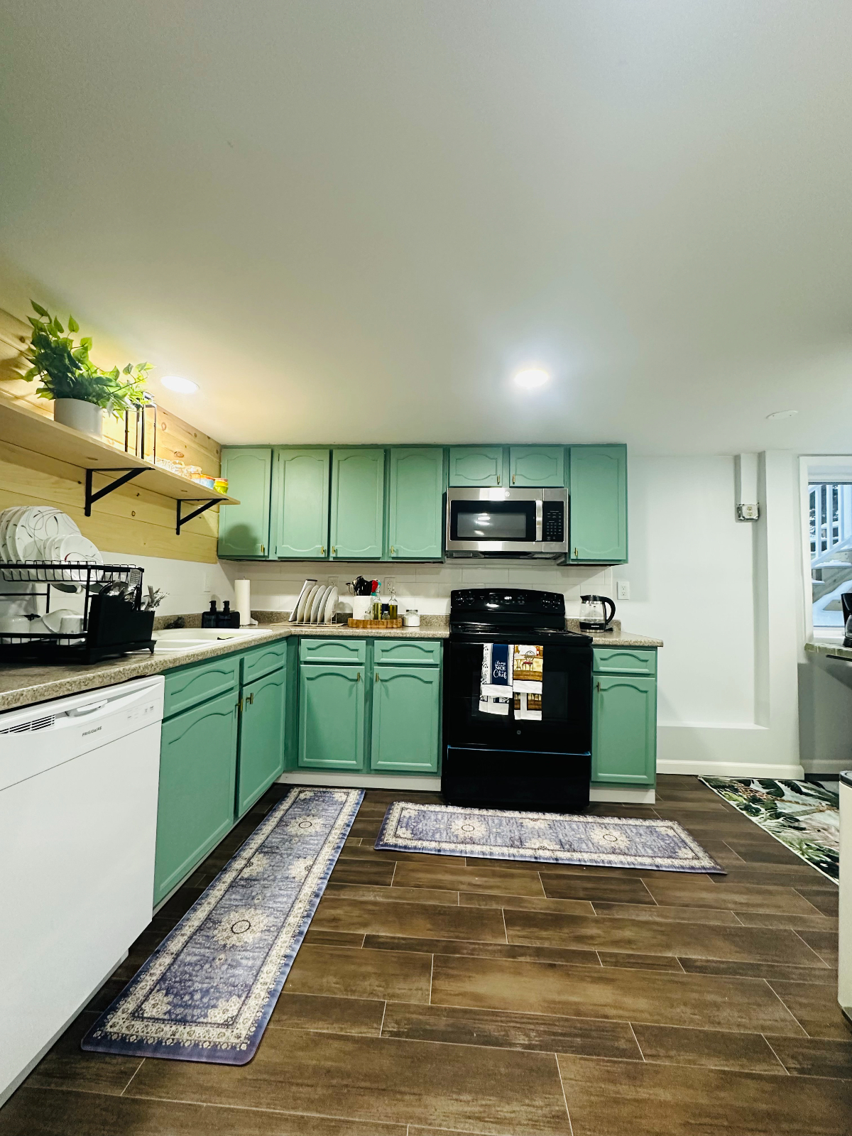 2 Bed 2 Bath Pet friendly Rental Unit - Photo 2