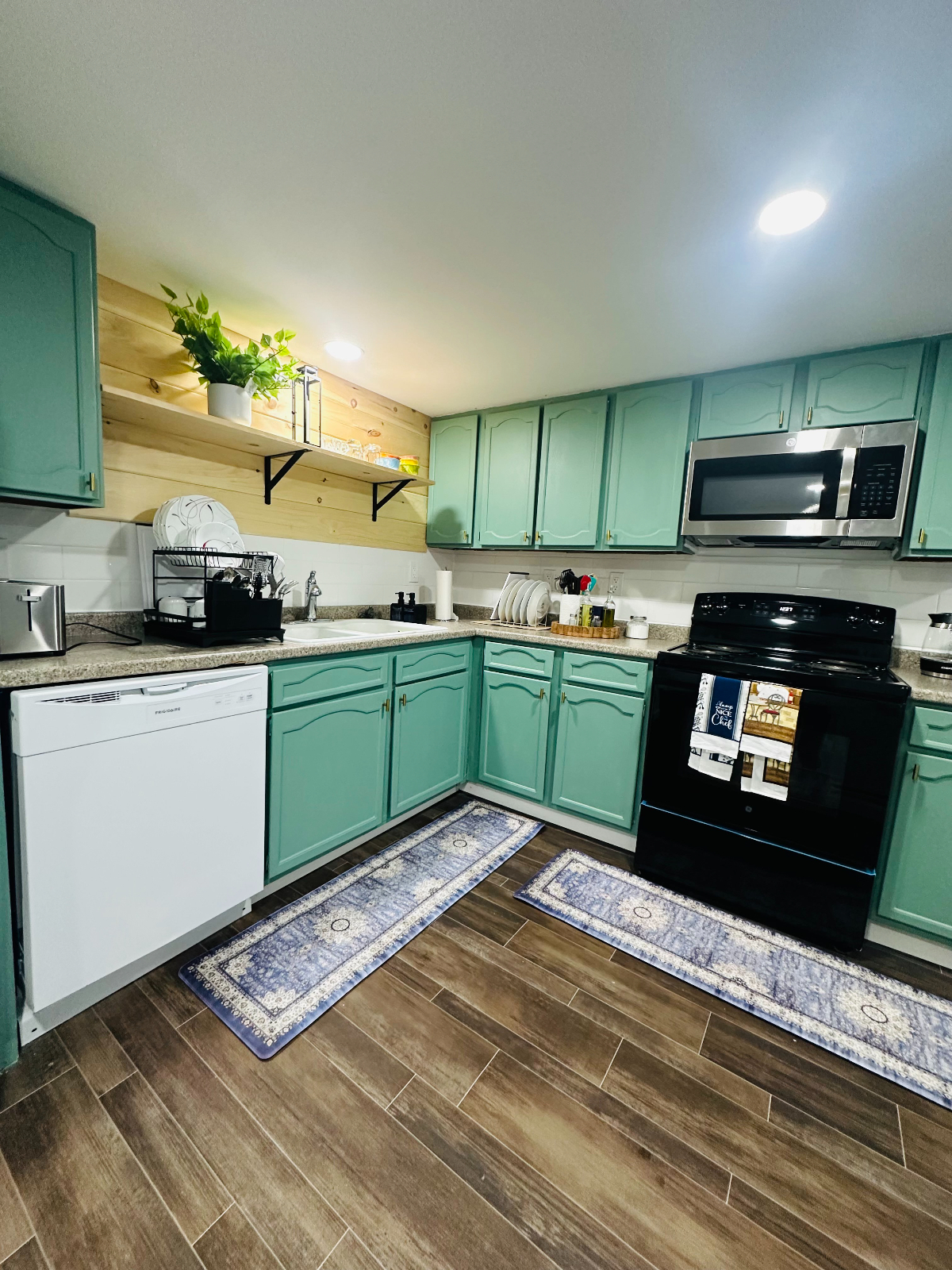2 Bed 2 Bath Pet friendly Rental Unit - Photo 1