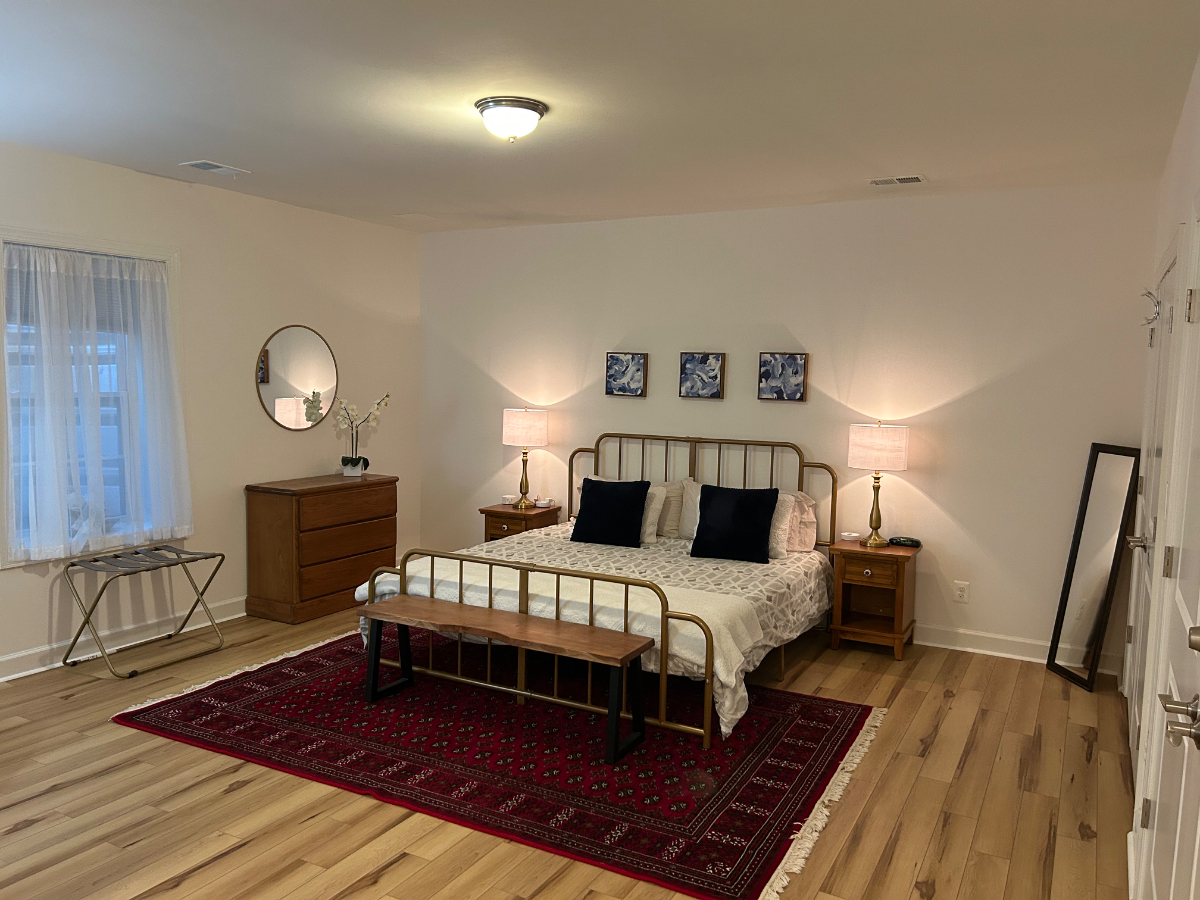Belmont Basement Apartment - Photo 2