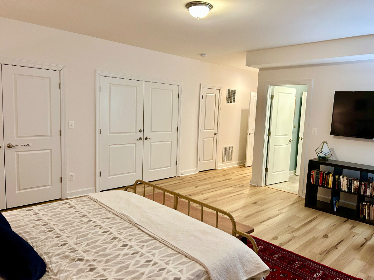 Belmont Basement Apartment - Photo 3