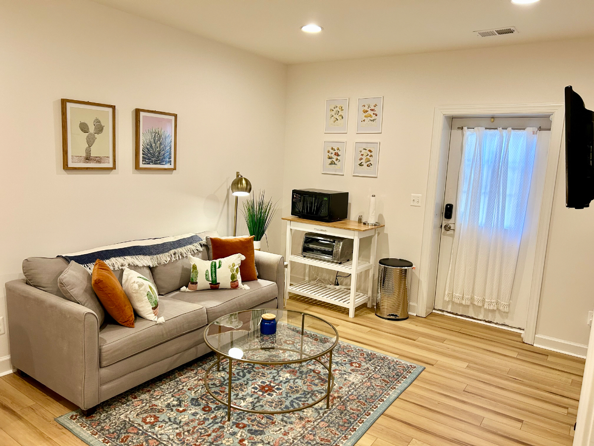 Belmont Basement Apartment - Photo 4