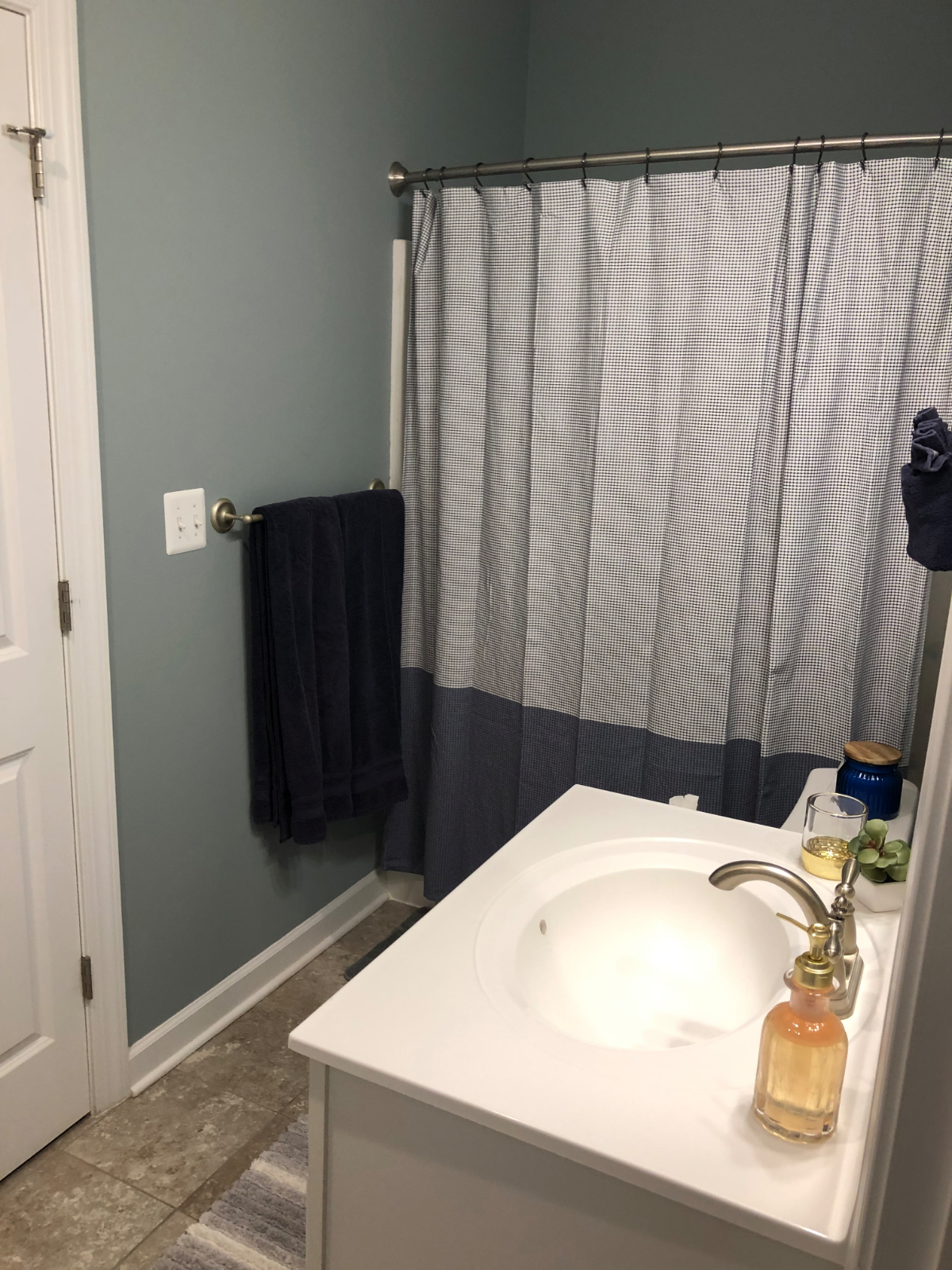 Belmont Basement Apartment - Photo 9