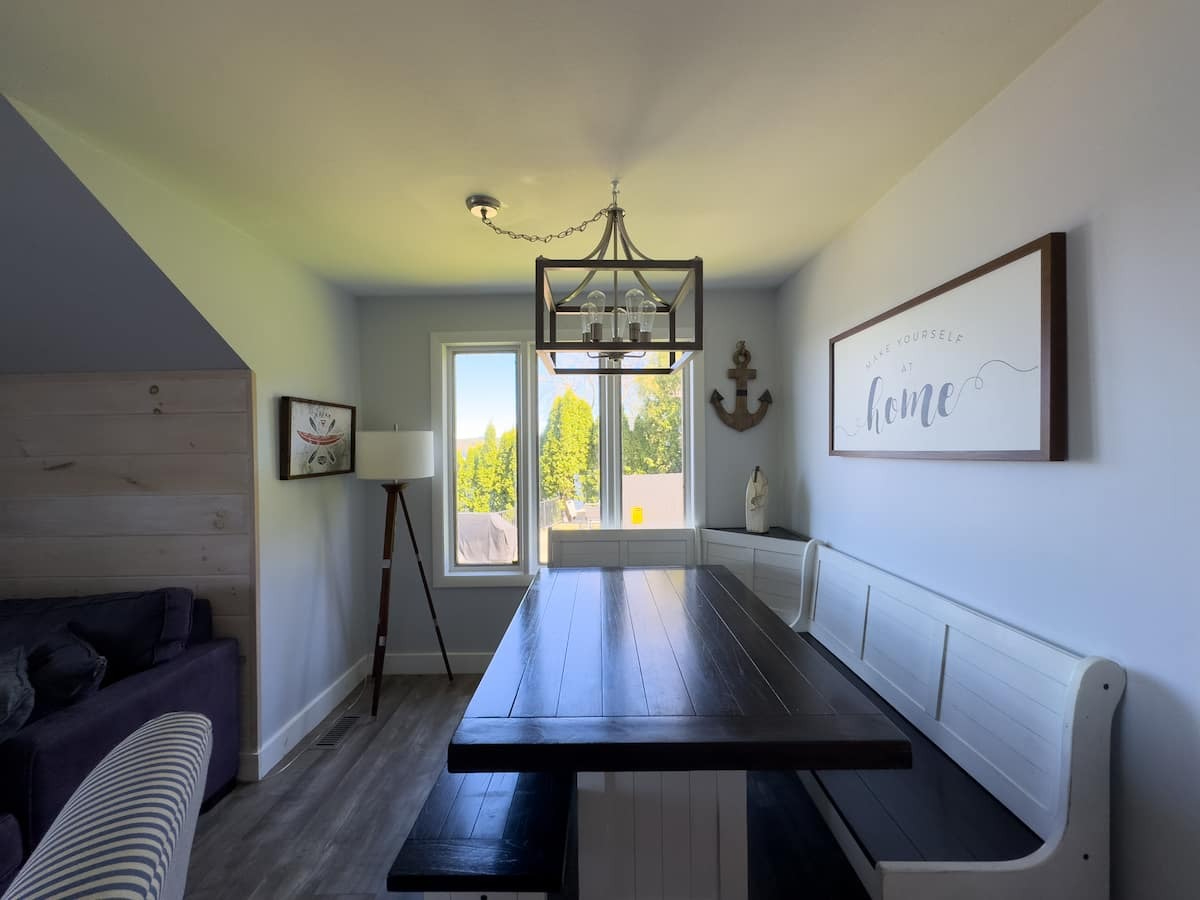2-BR Lakefront Living with Style & Comfort in Colchester - Pet-Friendly & Utilities Included - Photo 5