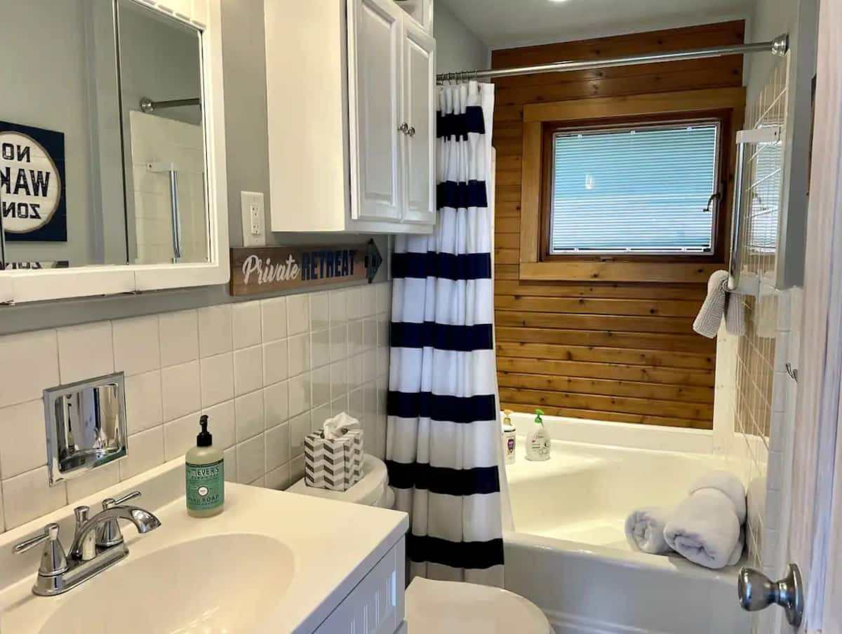 2-BR Lakefront Living with Style & Comfort in Colchester - Pet-Friendly & Utilities Included - Photo 11