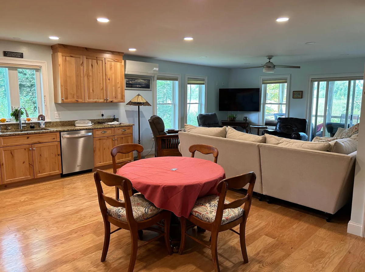 Available January 1 to April 1  . Perfect for health care workers at North Country Hospital. - Photo 4