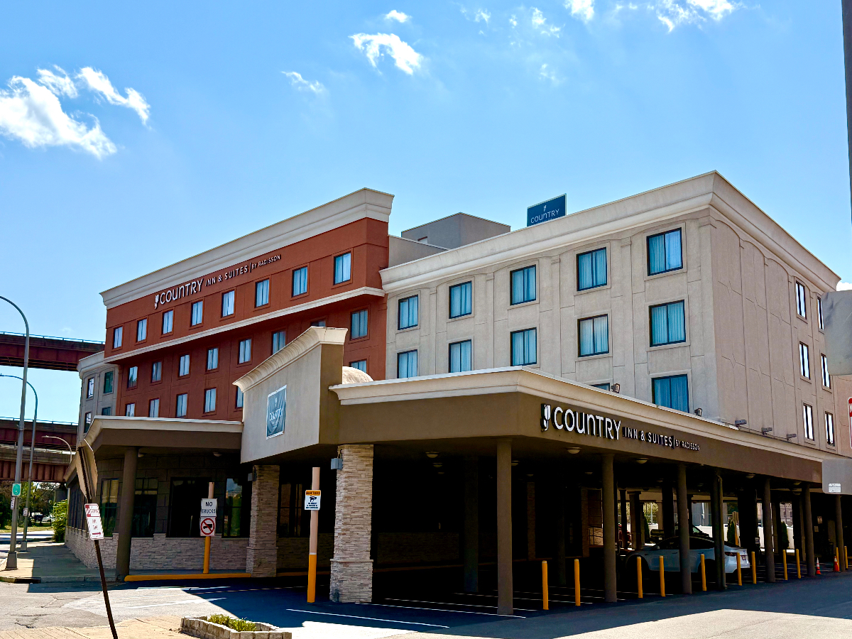 Country Inn & Suites Downtown Albany NY - Photo 1