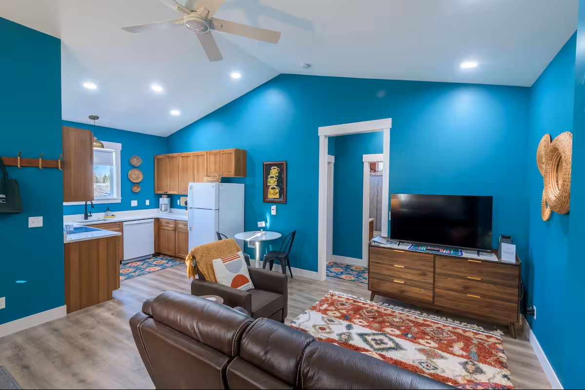 Lake Road Retreat - Photo 3