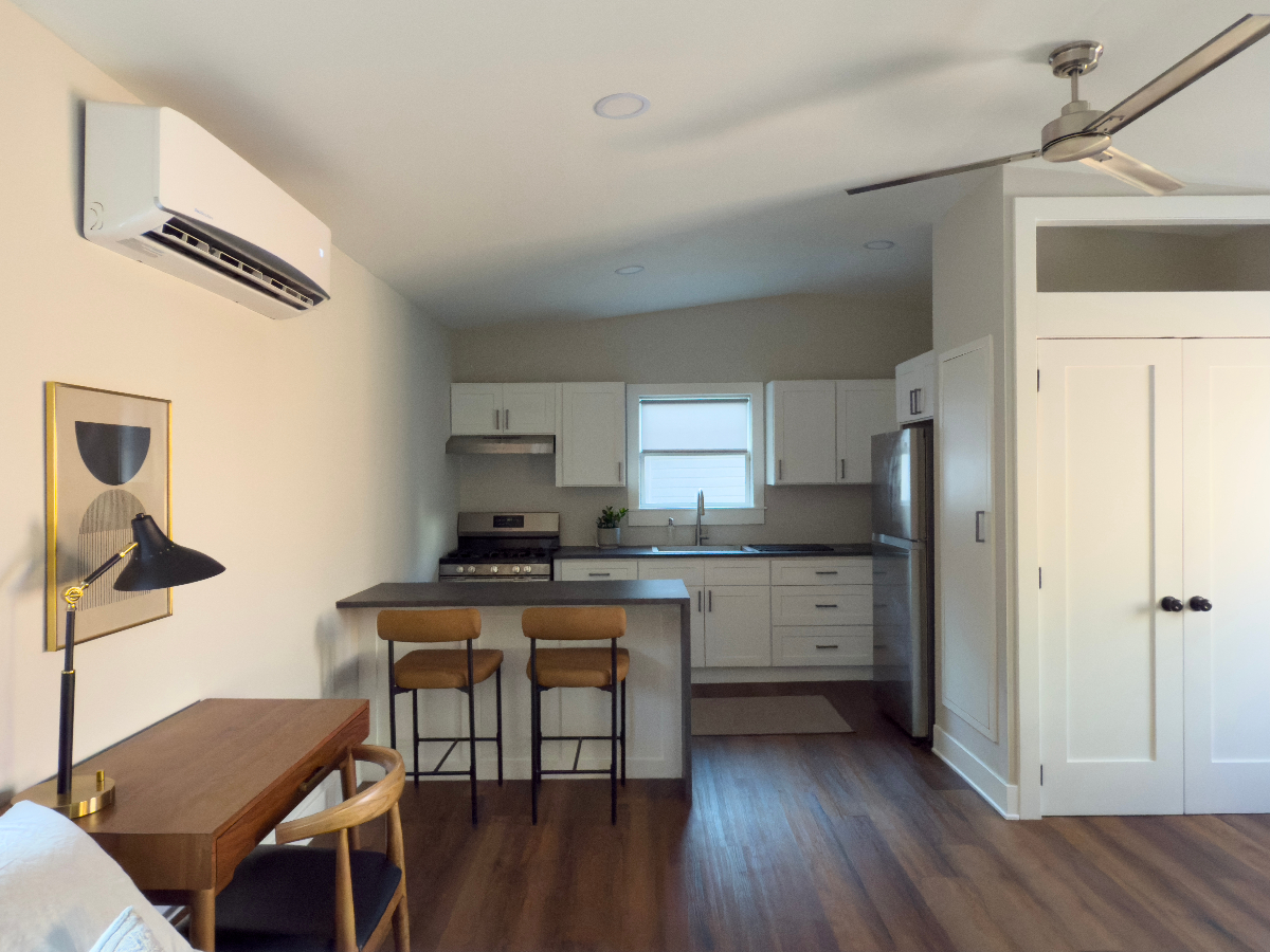 BEAUTIFUL BACK HOUSE IN HIGHLAND PARK - Photo 5