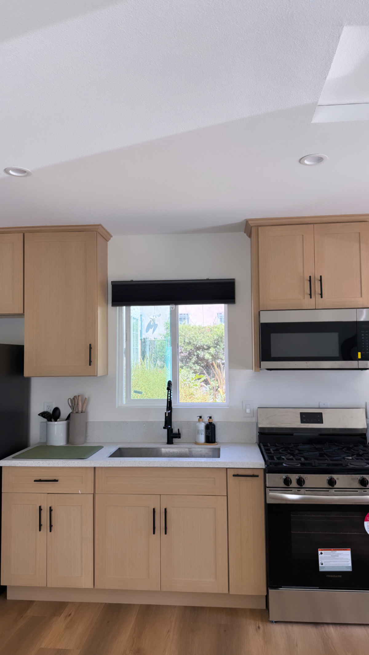 Brand new fully furnished ADU with mordern amenities - Photo 4
