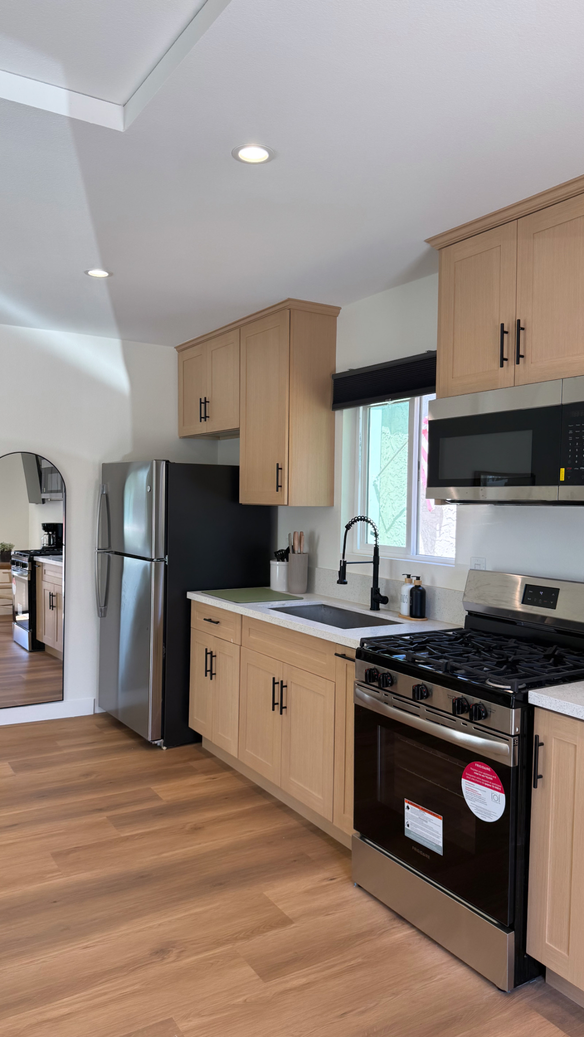 Brand new fully furnished ADU with mordern amenities - Photo 3