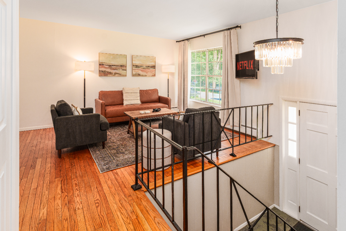 4BR Close to Downtown & SPAC Dog Friendly - Photo 3