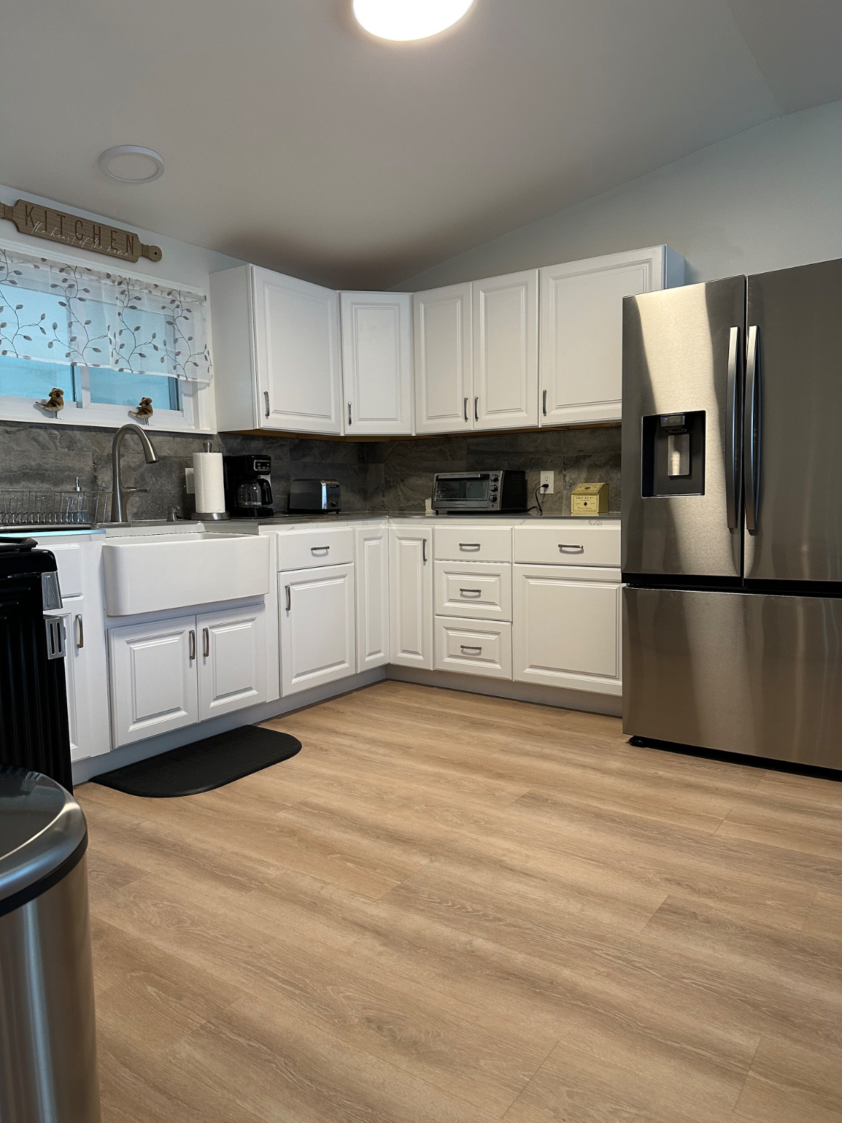 Bright, Updated Home With Smart TV, Outdoor Living, Peaceful Vibe, & Pet Friendly - Photo 9