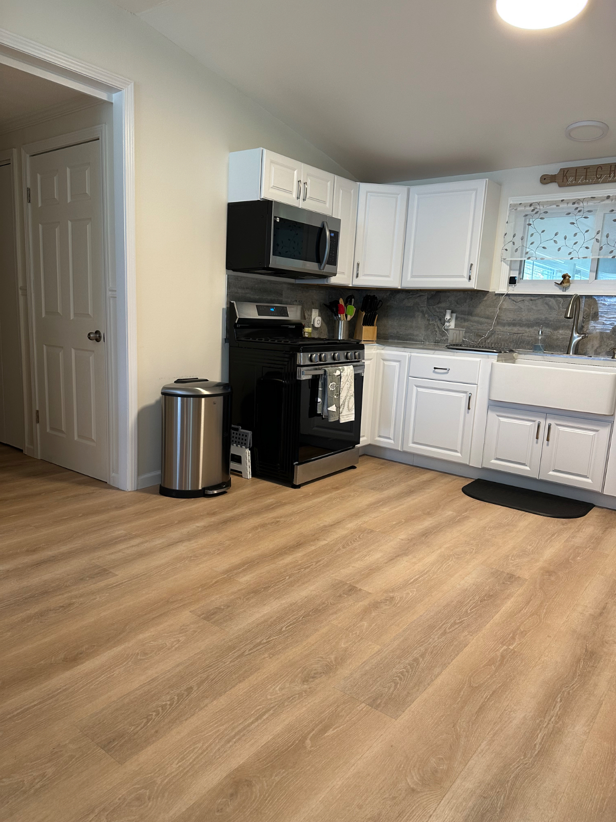 Bright, Updated Home With Smart TV, Outdoor Living, Peaceful Vibe, & Pet Friendly - Photo 8