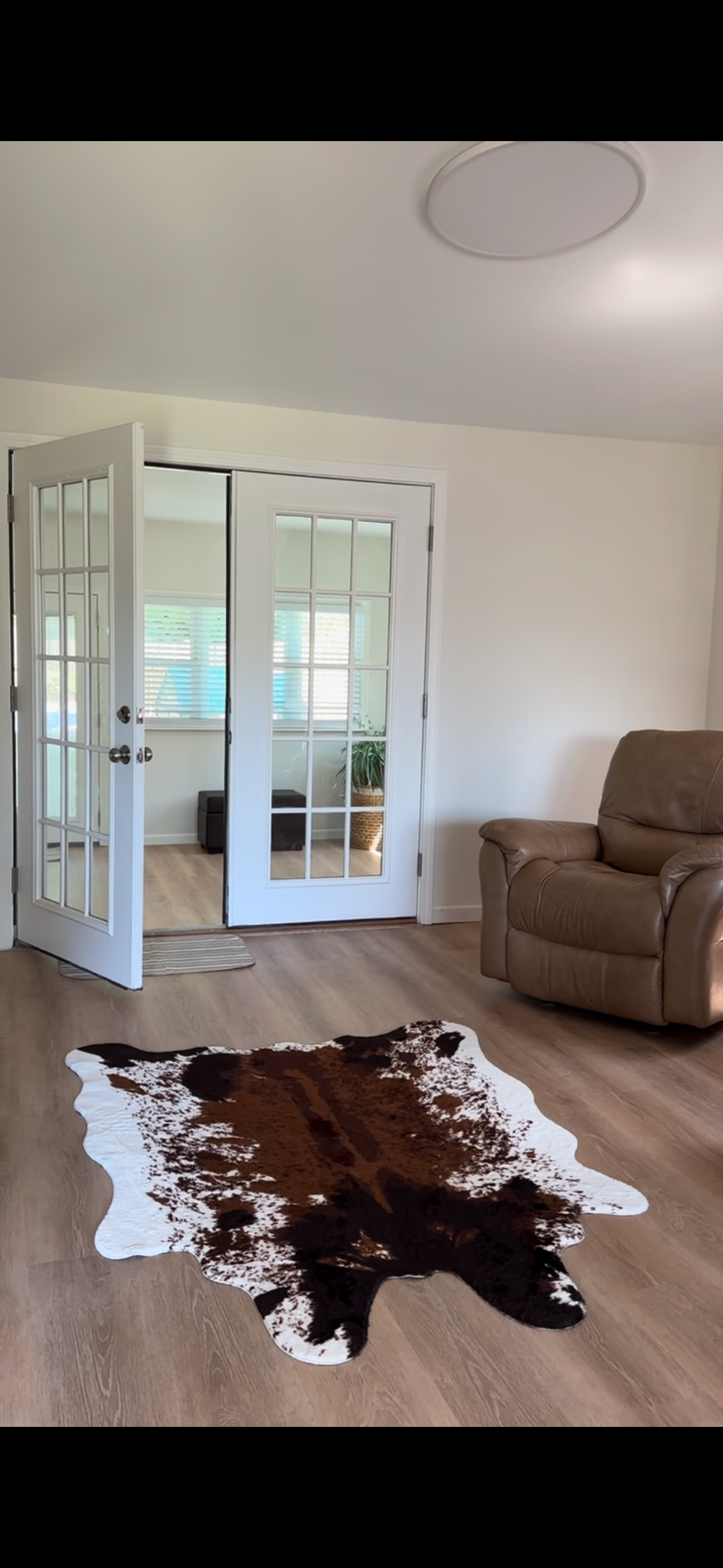Bright, Updated Home With Smart TV, Outdoor Living, Peaceful Vibe, & Pet Friendly - Photo 6
