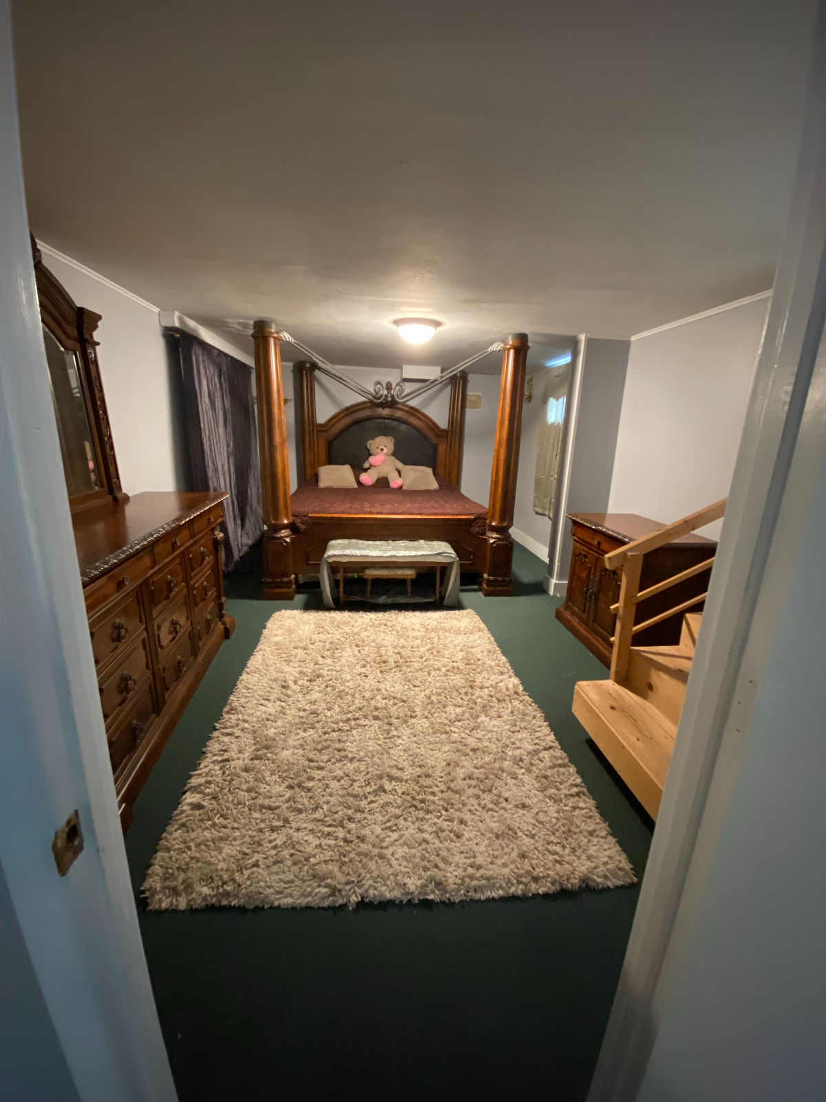 Bright Basement Apartment with King Bed, Private Entry & Prime Location - Photo 8