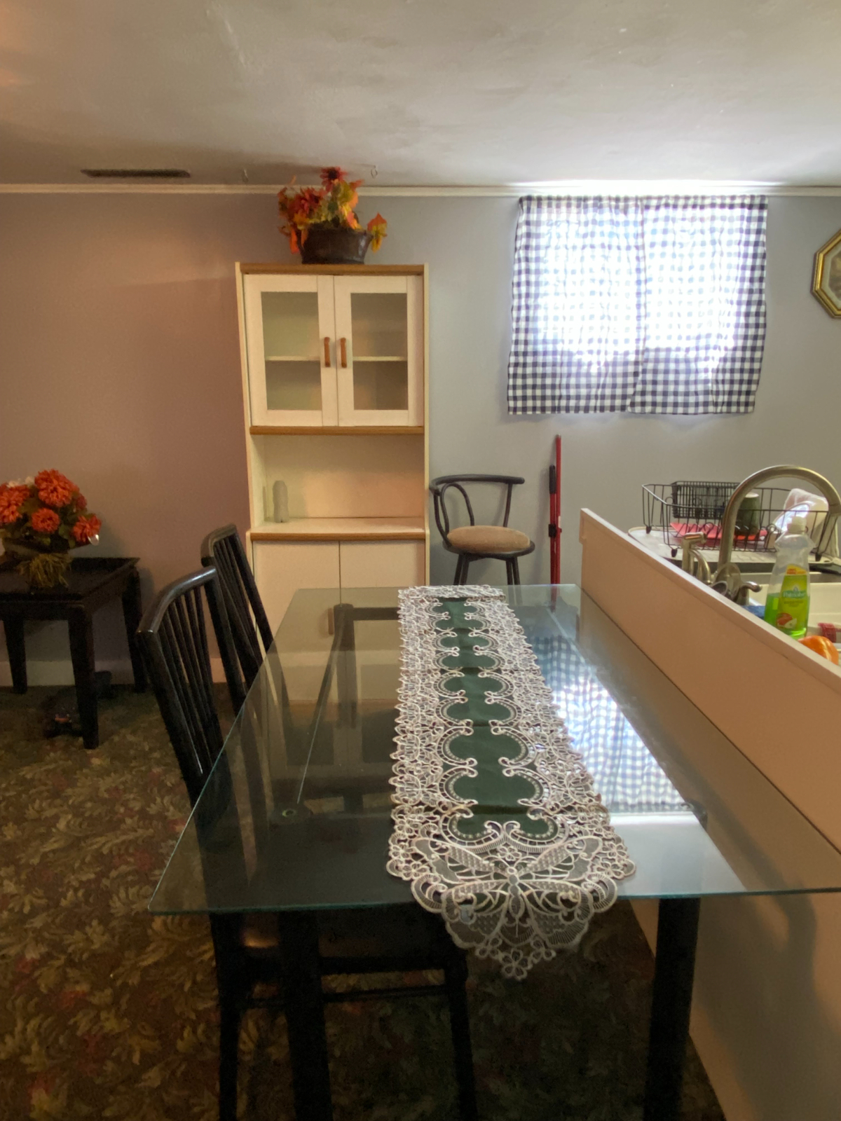 Bright Basement Apartment with King Bed, Private Entry & Prime Location - Photo 6