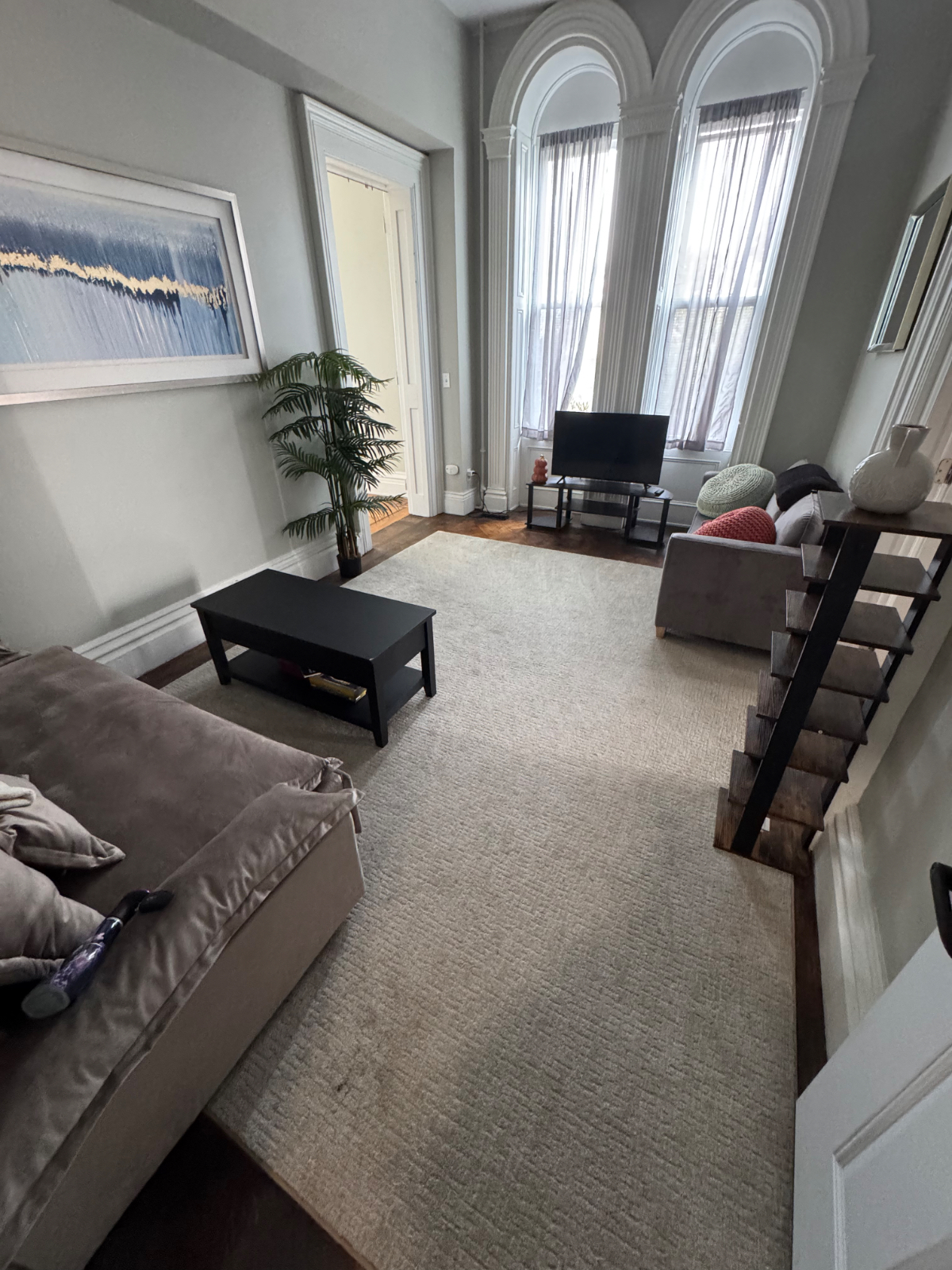 Spacious and Unique Mansion One Bedroom Apartment - Centrally Located - Photo 3