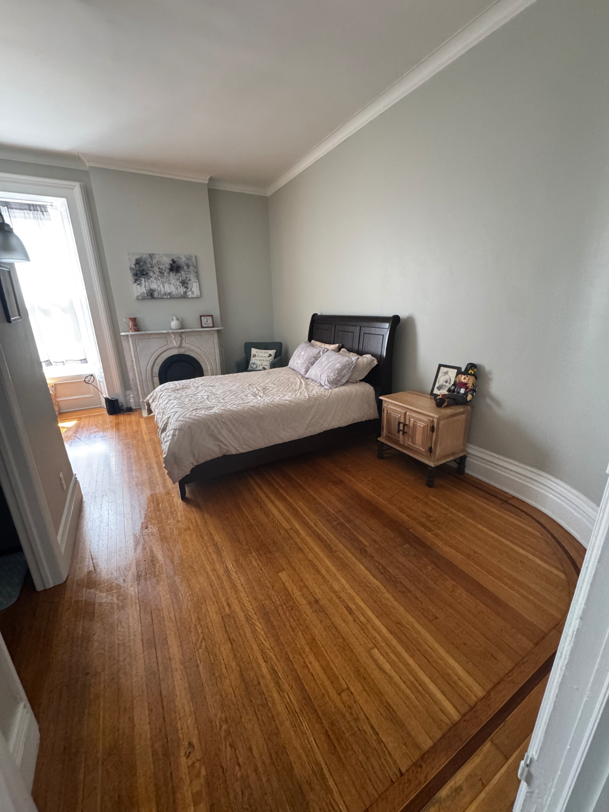 Spacious and Unique Mansion One Bedroom Apartment - Centrally Located - Photo 10